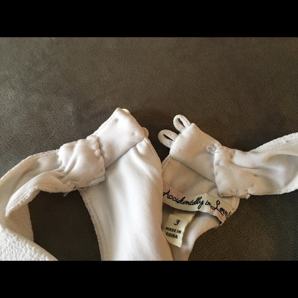 Sexy perfect black & white halter top romper - Picture 4 of 6